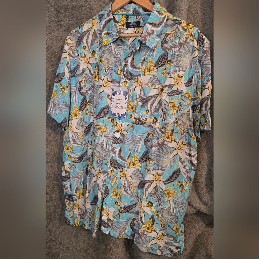Havana Jim Men's Button Down Hawaiian Shirt w/ vibrant floral pattern